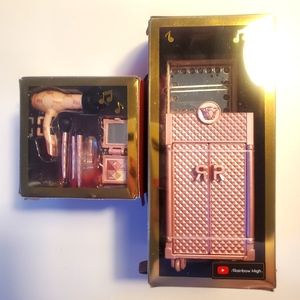 Rainbow high Sabrina St Cloud vanity case and accessories